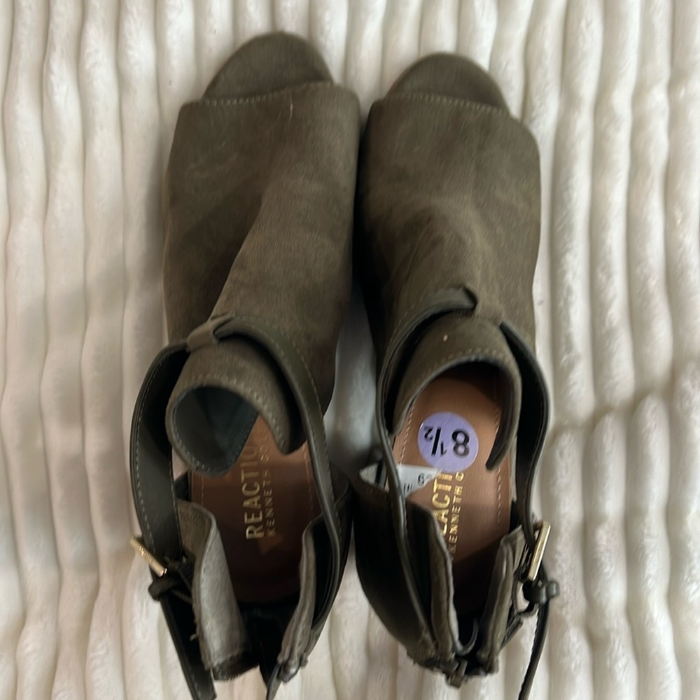 Woman’s chunky heel. Kenneth Cole. Size 8.5